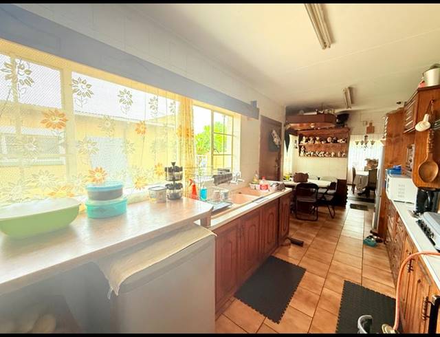 3 BEDROOM HOUSE FOR SALE IN VANDERBIJLPARK SE 6